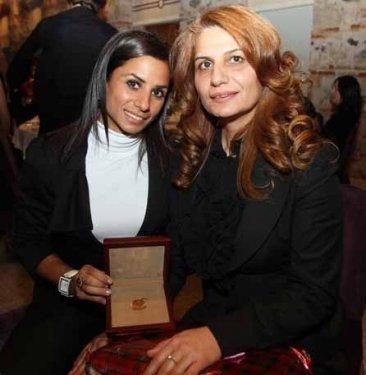 Emine Erdoğan'a Fenerbahçe forması hediye ettiler