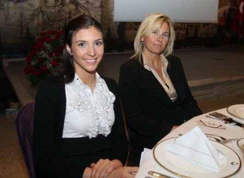 Emine Erdoğan'a Fenerbahçe forması hediye ettiler