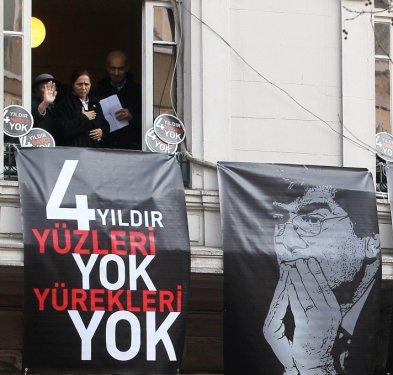 Hrant Dink Agos'un önünde anıldı - Resim 6