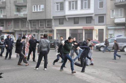Şerzan Kurt duruşması öncesi kavga - Resim 18