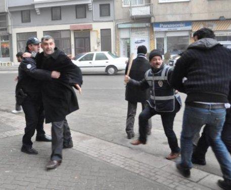 Şerzan Kurt duruşması öncesi kavga - Resim 7