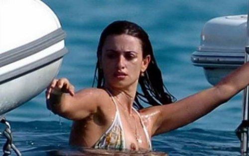 Dikkat mini etek var