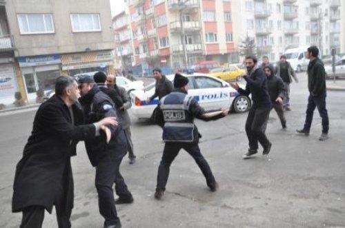 Şerzan Kurt duruşması öncesi kavga - Resim 6