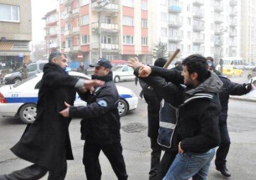 Şerzan Kurt duruşması öncesi kavga - Resim 4