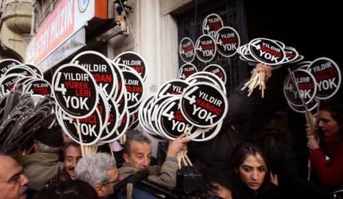 Hrant Dink Agos'un önünde anıldı - Resim 3
