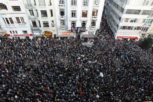 Hrant Dink Agos'un önünde anıldı - Resim 10