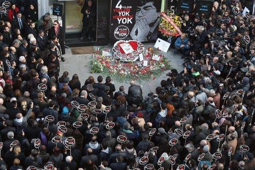 Hrant Dink Agos'un önünde anıldı - Resim 8