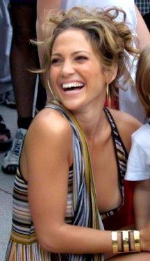 Dikkat mini etek var