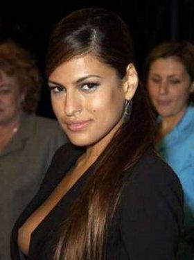 Dikkat mini etek var