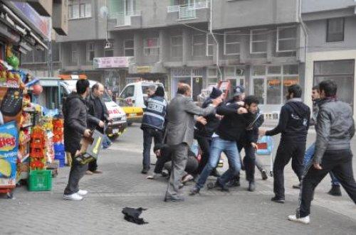 Şerzan Kurt duruşması öncesi kavga - Resim 16