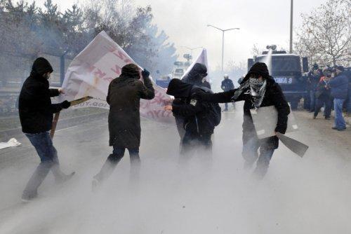 YÖK önündeki öğrencilere tazyikli su  - Resim 8