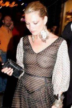 Dikkat mini etek var