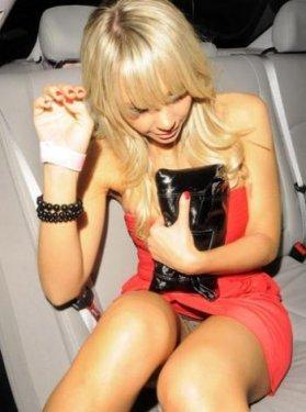 Dikkat mini etek var