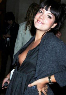 Dikkat mini etek var