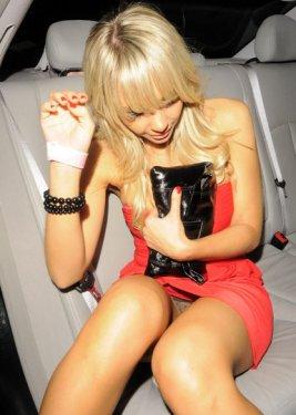 Dikkat mini etek var