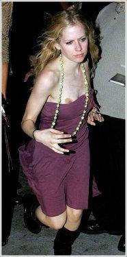 Dikkat mini etek var