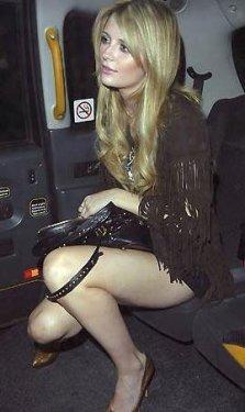 Dikkat mini etek var