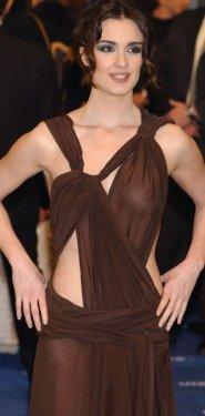 Dikkat mini etek var