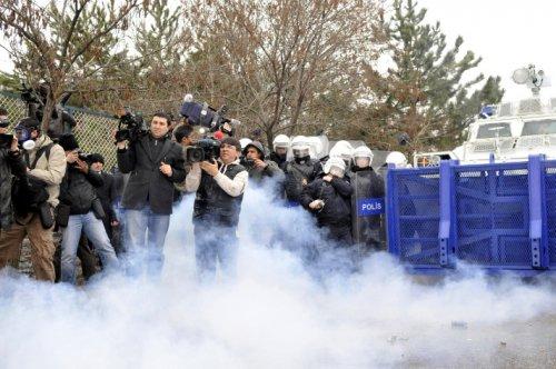 YÖK önündeki öğrencilere tazyikli su  - Resim 6