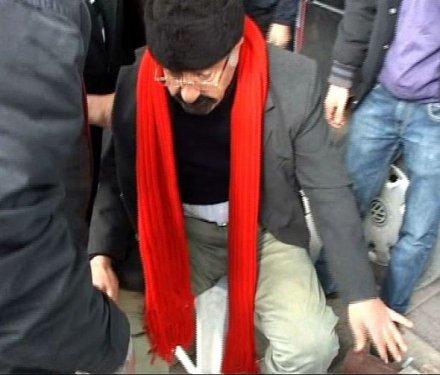 Yalçın Küçük'ü taklit ederken ölüyordu