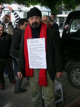 Yalçın Küçük'ü taklit ederken ölüyordu