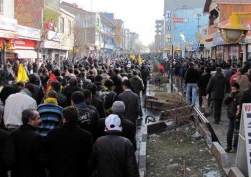 Ağrı ve Doğubeyazıt'ta olaylar çıktı - Resim 1