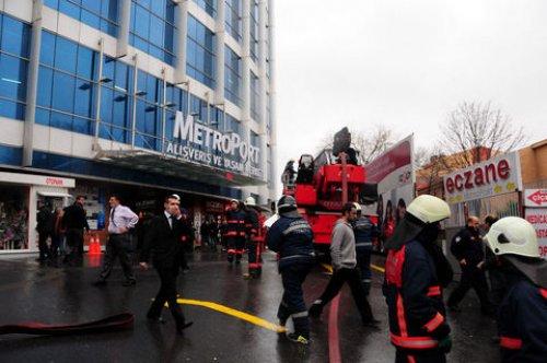 İstanbul'da hastane yangını - Resim 15
