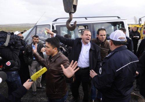Ankara'da TIR minibüsle çarpıştı - Resim 6