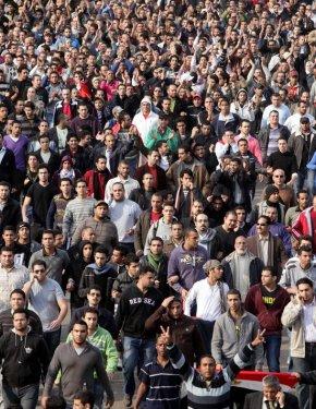 Mısır'da Mübarek karşıtı gösteriler - Resim 3