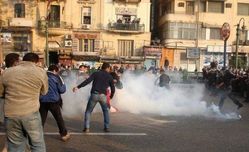 Mısır'da Mübarek karşıtı gösteriler - Resim 9