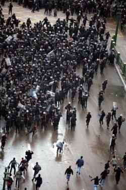 Mısır'da Mübarek karşıtı gösteriler - Resim 18