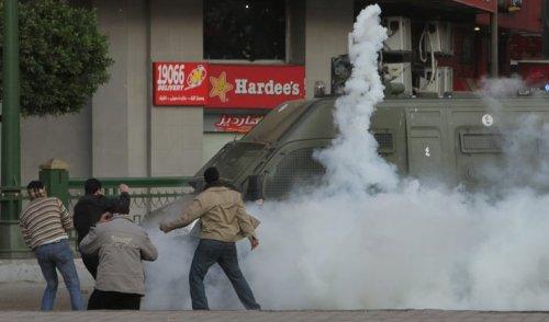 Mısır'da Mübarek karşıtı gösteriler - Resim 14