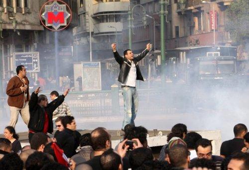 Mısır'da Mübarek karşıtı gösteriler - Resim 1