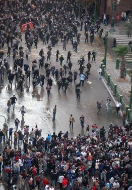 Mısır'da Mübarek karşıtı gösteriler - Resim 25