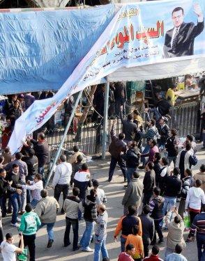 Mısır'da Mübarek karşıtı gösteriler - Resim 35