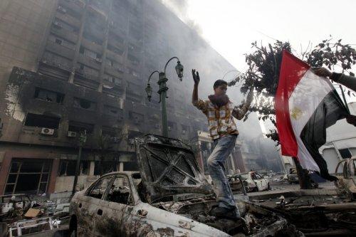 Mısır sokakları alev alev