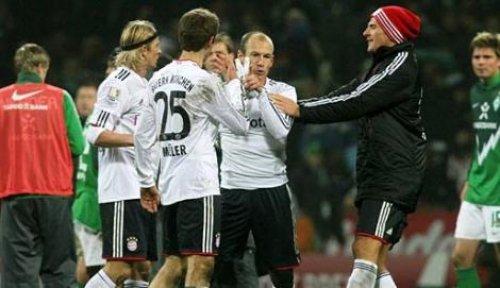 Robben Müller'e yumruk attı