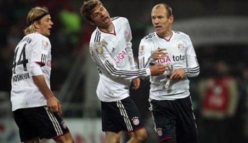 Robben Müller'e yumruk attı