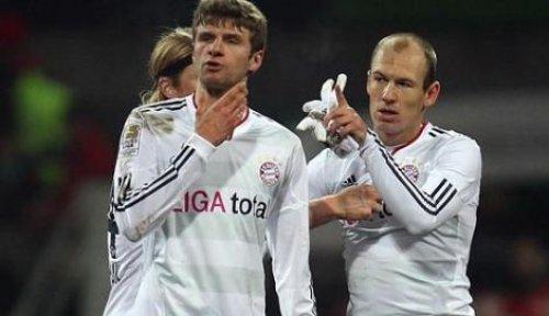 Robben Müller'e yumruk attı