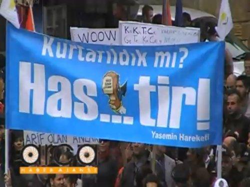 Kuzey Kıbrıs'ta Türkiye karşıtı çirkin pankart - Resim 5