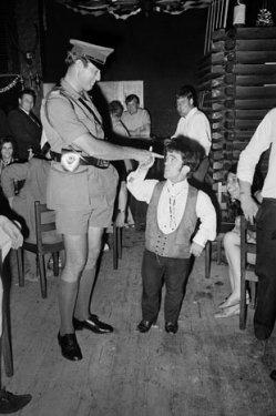 Yarım asır önce böyle eğleniyorlardı - Resim 9