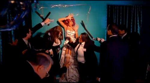 Rihanna'nın S&M klibinden görüntüler - Resim 6