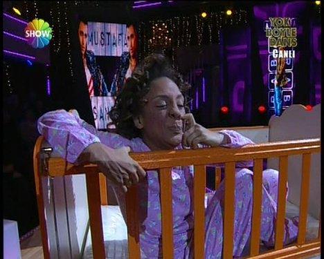 Defne Joy Foster'den son dans son veda