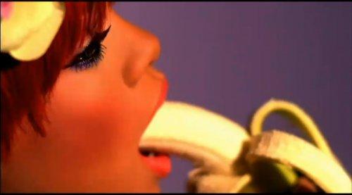 Rihanna'nın S&M klibinden görüntüler - Resim 47