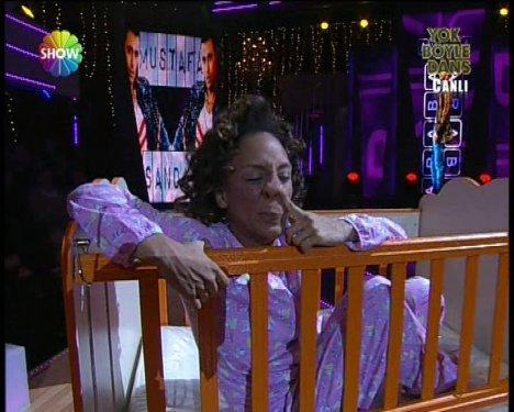 Defne Joy Foster'den son dans son veda