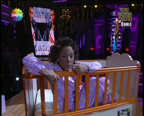 Defne Joy Foster'den son dans son veda