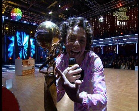 Defne Joy Foster'den son dans son veda