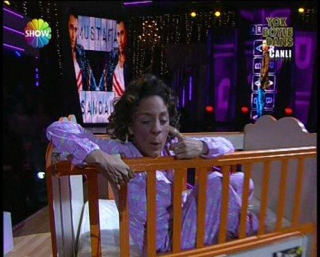 Defne Joy Foster'den son dans son veda