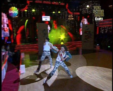 Defne Joy Foster'den son dans son veda