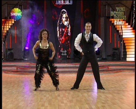 Defne Joy Foster'den son dans son veda